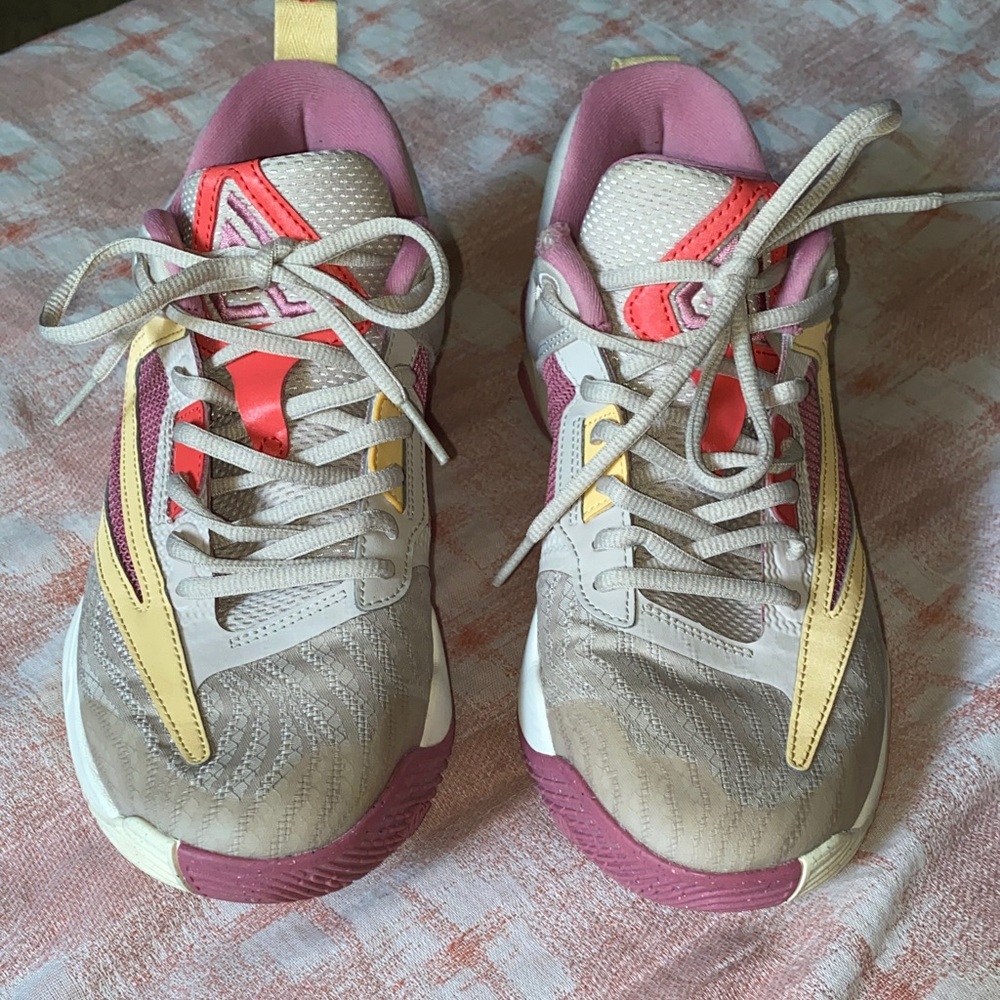 Nike sneakers Men’s Giannis Immortality 3 Fossil Stone/Desert Berry